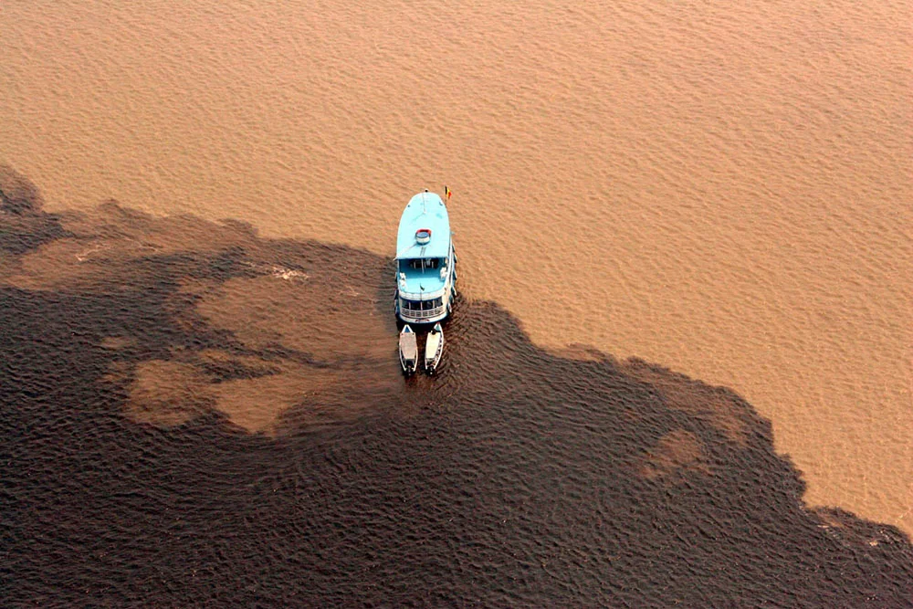 As águas dos rios Negro e Solimões não se misturam.