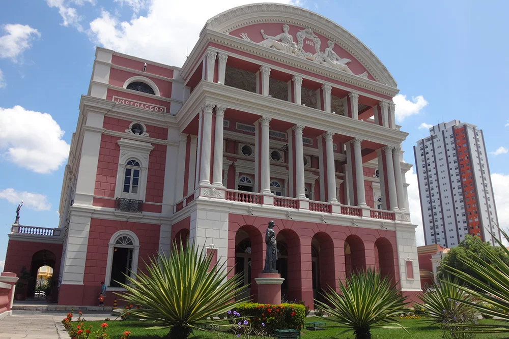 Visita ao Teatro Amazonas é de graça em julho Visita ao Teatro Amazonas é de graça em julho
