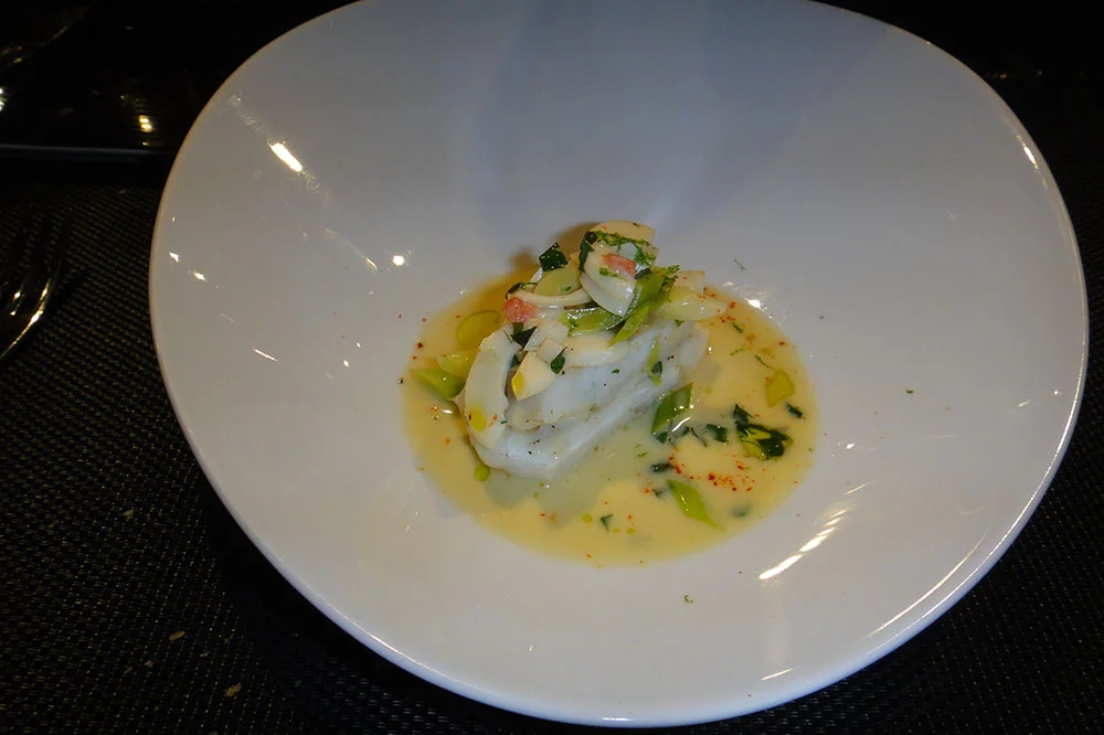 Um Saint Pieter, peixe que tem um sabor suave e é um dos preferidos na alta gastronomia por combinar com molhos e condimentos.
