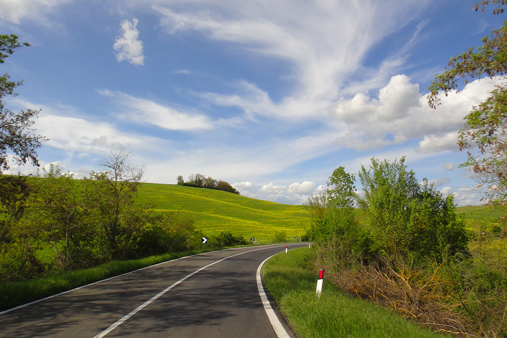 Nas estradas toscanas, a paisagem parece pintura.