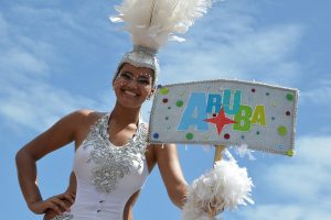 Aruba conquista folião com Carnaval que dura dois meses
