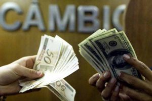 Vai viajar para o exterior? Saiba qual o melhor momento para comprar dólar ou euro