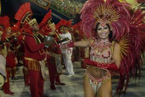 Carnaval de Manaus tem bandas, escolas de samba, concursos de fantasia, bailes e Carnaboi