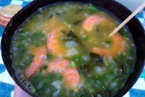 Descubra o tacacá de Parintins e saiba o que é que ele tem pra ser tão bom