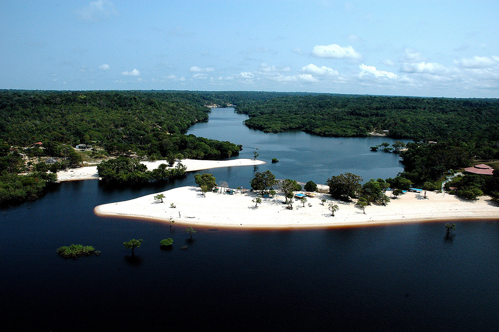 Praia do Tupé, em Manaus, Amazonas