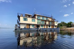 La Jangada: o barco-hotel com atendimento VIP em Novo Airão