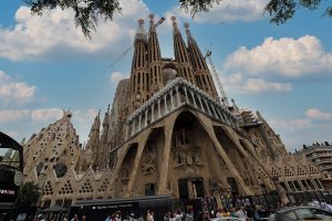 Roteiros pela Espanha, reaberta para brasileiros vacinados