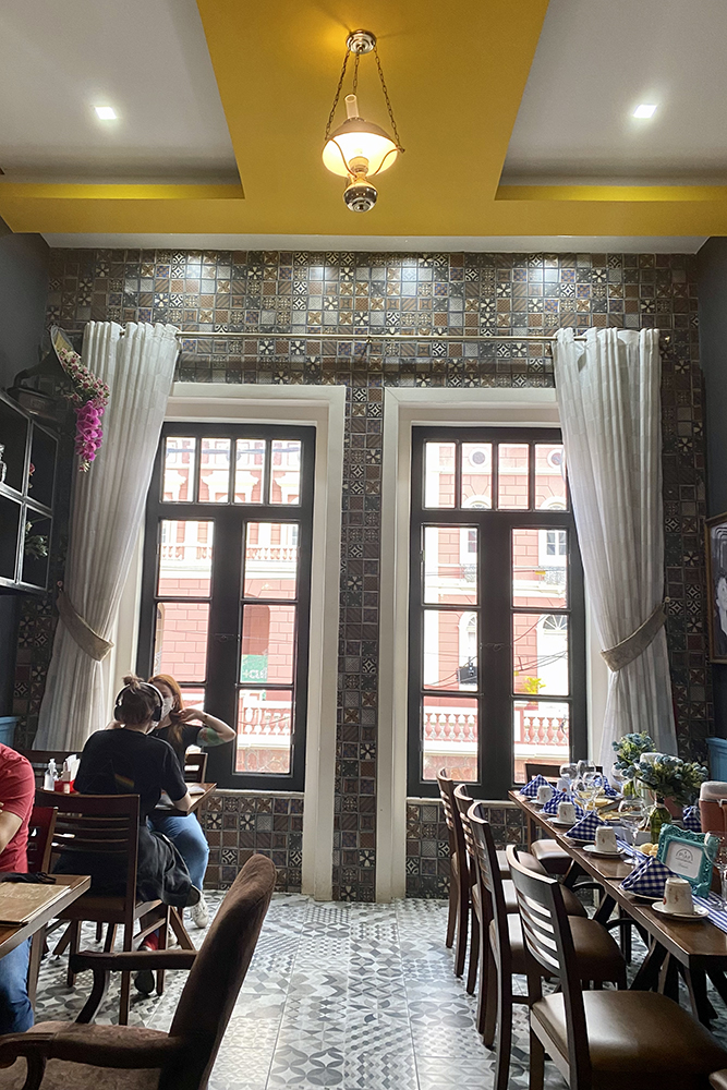 Piaf Restaurante traz romantismo dos cafés parisienses para centro histórico de Manaus