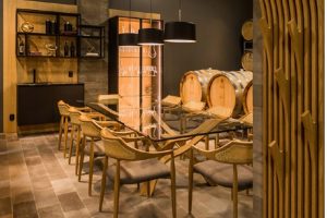 Vinícola Viapiana oferece roteiro para se tornar enólogo por um dia