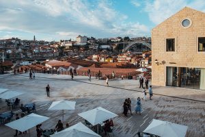 Conheça Vila Nova de Gaia, o lar das caves de vinho do Porto