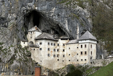 Eslovênia reúne lagos, castelos e cavernas em poucos quilômetros