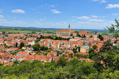 Mikulov: castelos, vinhedos e grandes vinhos no sul da Morávia