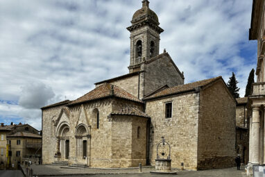 San Quirico d’Orcia guarda a Toscana dos cartões-postais